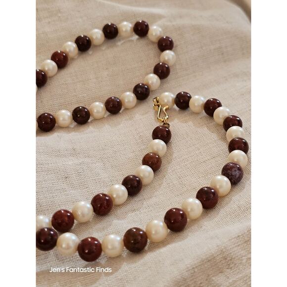 Vintage Pearl & Red Ocean Jasper Beaded Necklace 24 Inches Gold Clasp - Picture 5 of 6